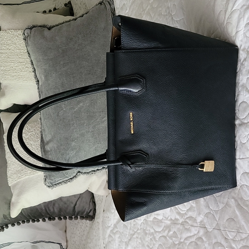 NWOT Michael Kors Navy Mercer Tote And Dust Cover
